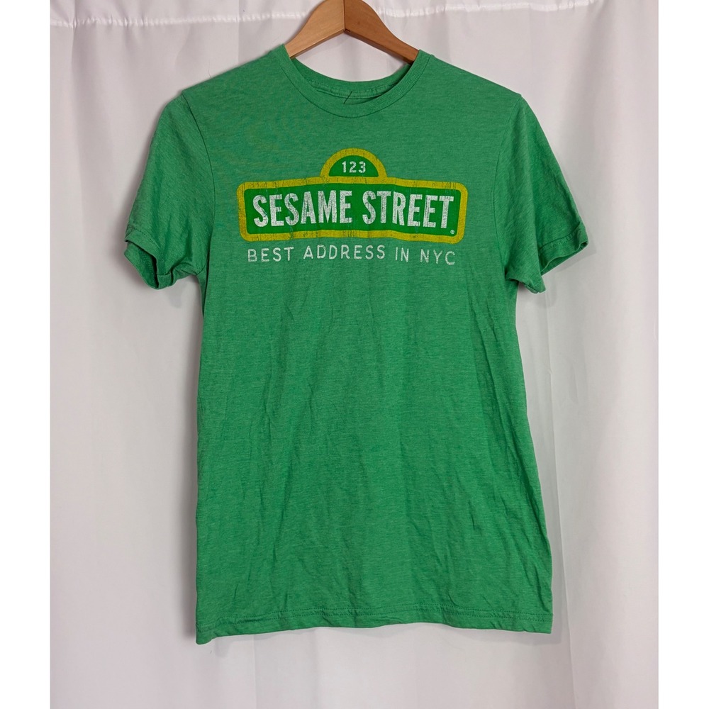 Sesame Street Green Graphic Tshirt Kidcore nostalgia teacher preschool small